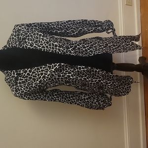 Womens small black and white patterned light trench